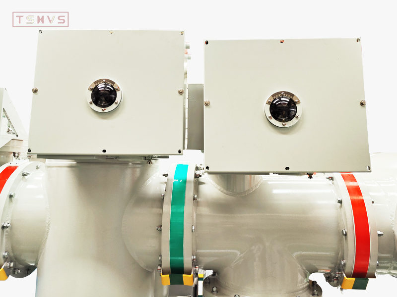 Two-station mechanism