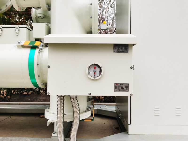 Three-station mechanism